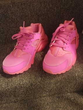 Nike Huarache Run – All Pink – Youth Size 7Y – Worn Twice!